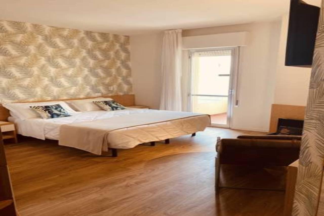 Hotel Hotel Montecarlo - Vista Mare Con Piscina & Area Fitness 3*