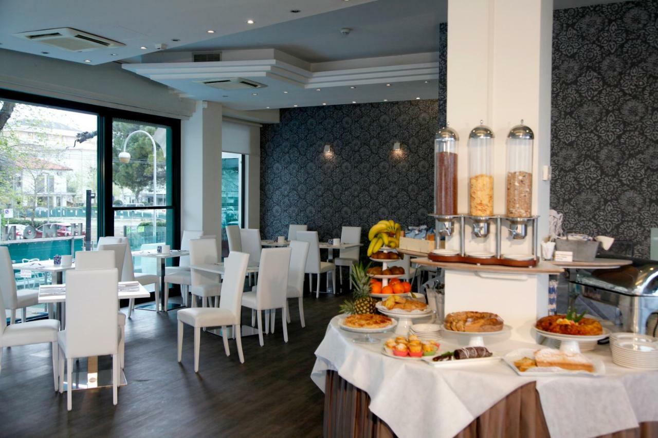 Hotel Montecarlo - Vista Mare Con Piscina & Area Fitness 3* Riccione