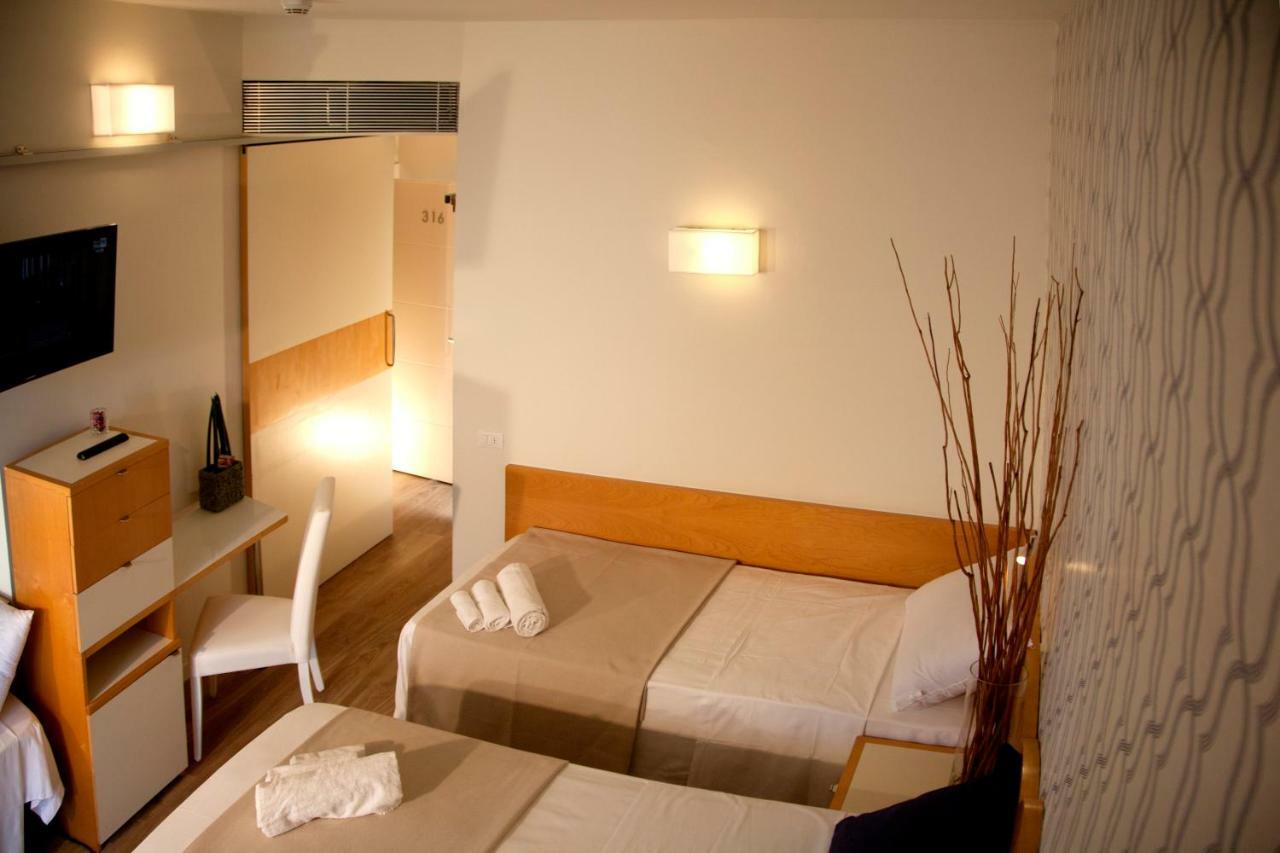Hotel Montecarlo - Vista Mare Con Piscina & Area Fitness Hotel Riccione