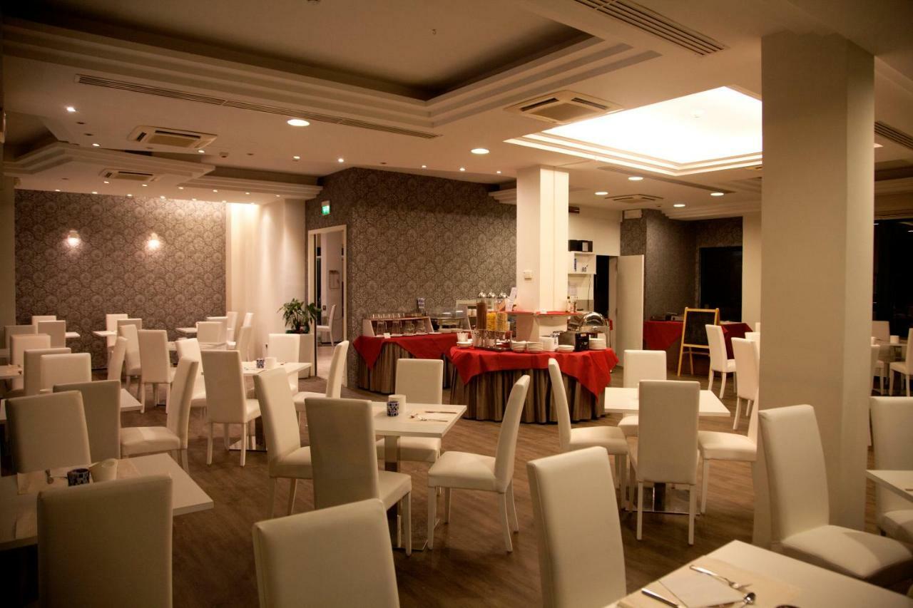 Hotel Montecarlo - Vista Mare Con Piscina & Area Fitness 3*