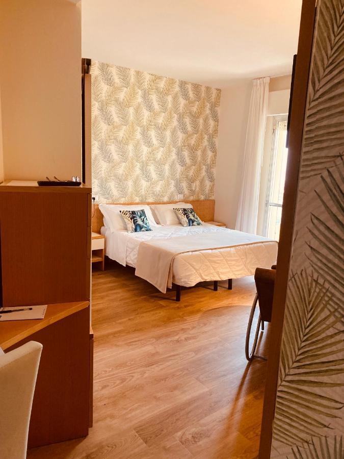 Hotel Hotel Montecarlo - Vista Mare Con Piscina & Area Fitness 3*